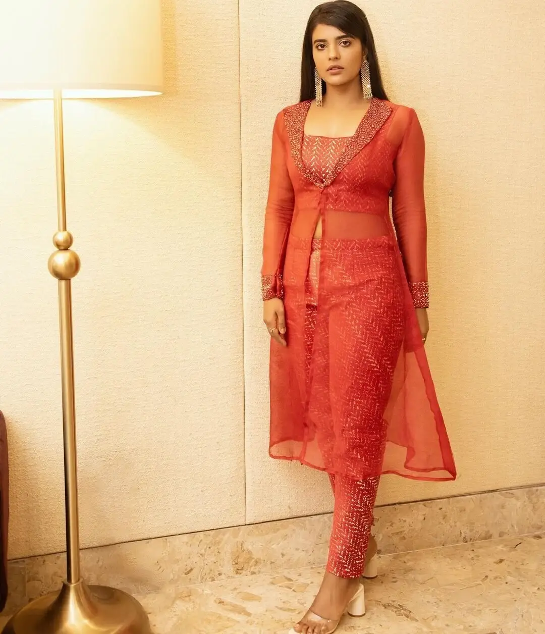 SOUTH INDIAN ACTRESS AISHWARYA RAJESH IN RED DRESS 3